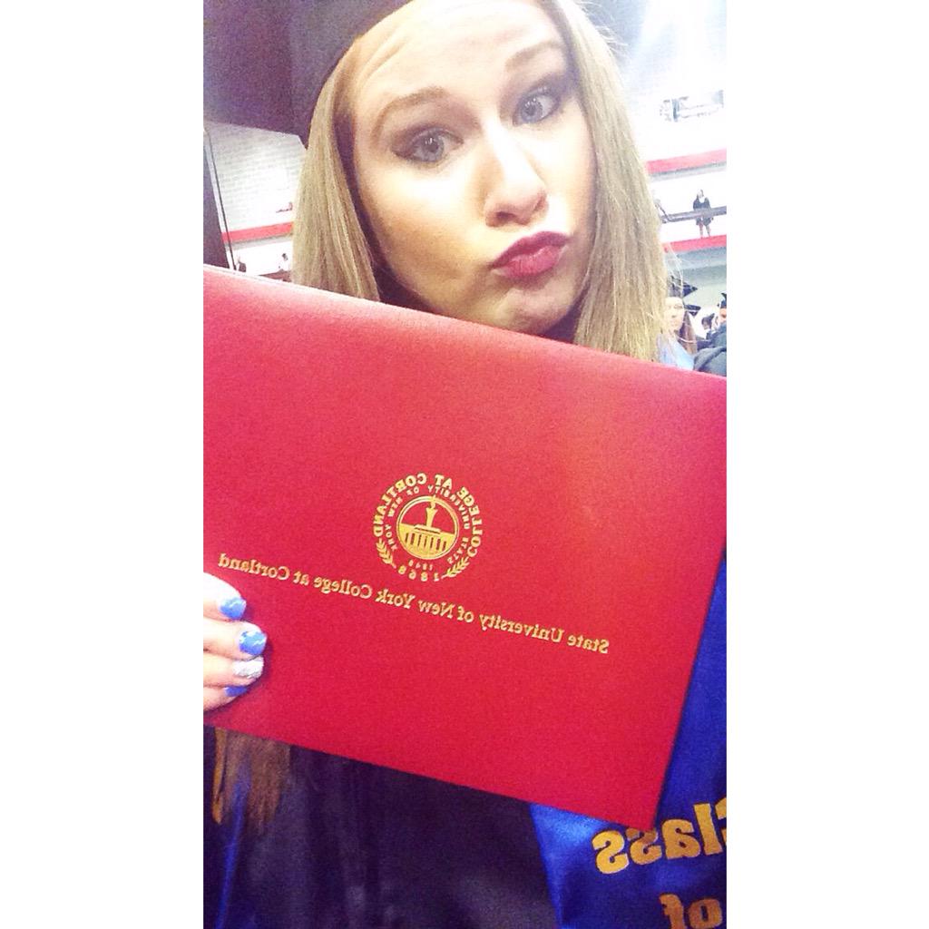 _JennaHilton22's tweet image. Guys, I did it!!! 🎉✨🎓💕 #2015collegegrad