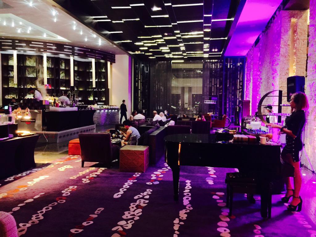 DNMiddleEast's tweet photo. Think we've found a new favorite hang out @WestinAbuDhabi #MartiniBrunch #DNAbuDhabi #AbuDhabiFoodie #lemonandlime http://t.co/SbrU5zLmld