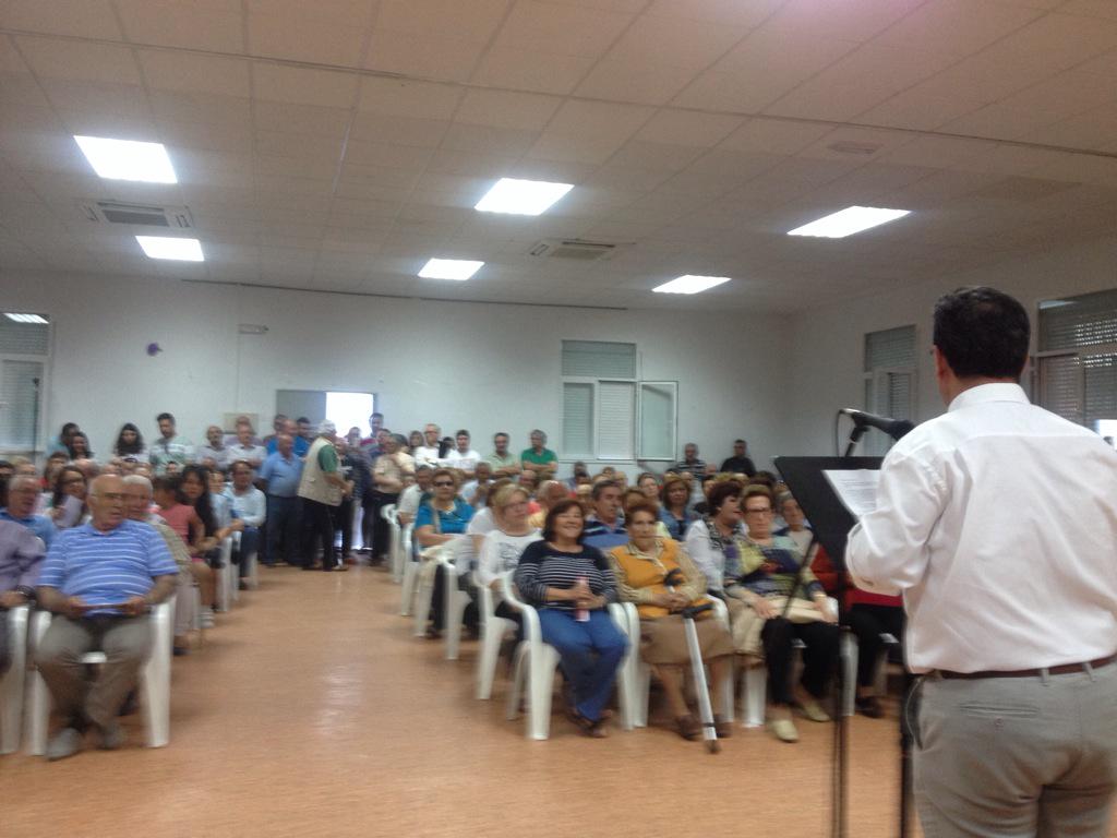 RobertoJimenezA's tweet photo. Mitin en Villalba del Rey, Cuenca, se respira victoria del @psoe. Gracias por el recibimiento. http://t.co/6udWMl9Sfp