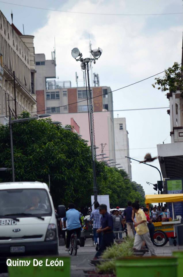 PrensaComunitar's tweet photo. Mingob instaló bloqueadores y cámaras de control facial. Se está violando #LibertadDeExpresion @actoresdcambio http://t.co/pO40ThTFys