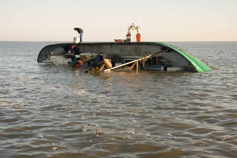 bartwr72's tweet photo. In 2013 omgeslagen met de IJM77, met veel geluk het er levend af kunnen brengen, anno 2015 gooit @GreenpeaceNL 1/3 http://t.co/LrP6mmPPQs