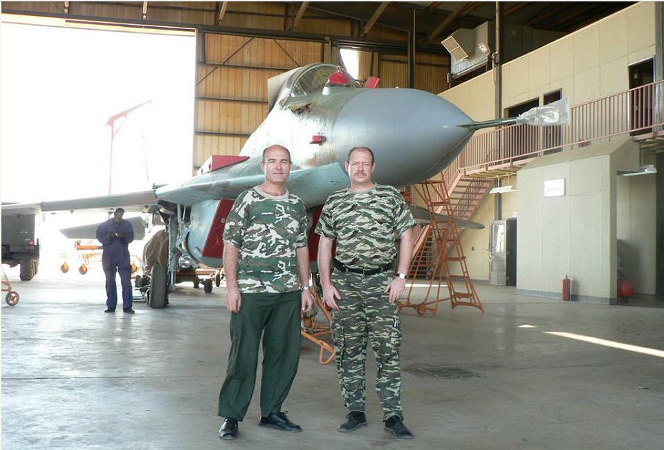 مقاتلات Mig-29 سودانيه مع مستشارين روس  CFJr8-ZWIAAxLar