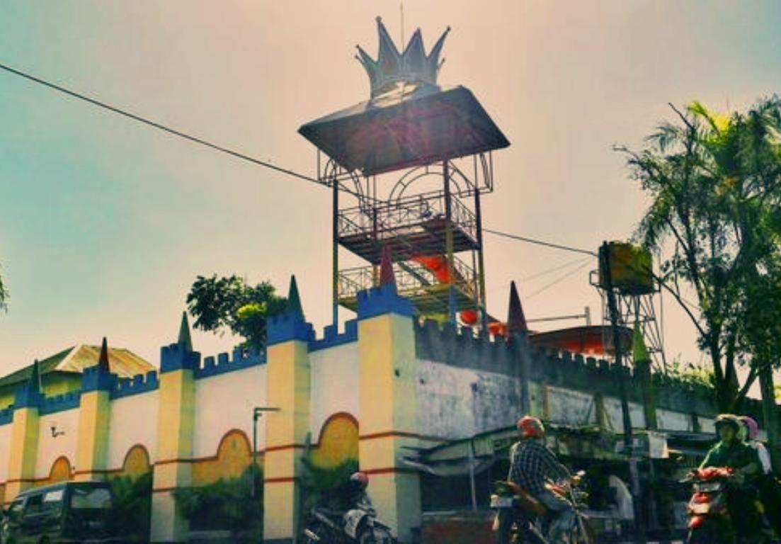 Visit_Parepare's tweet photo. Objek wisata Waterboom UjungLare @_KotaParepare_ kini menjlma mnjd primadona wrga dkwasan Ajatappareng
#VisitParepare http://t.co/AExC8rWphN