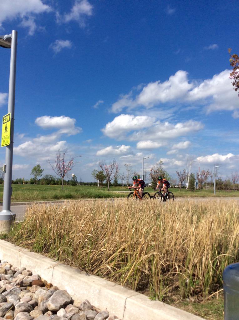 ncch01's tweet photo. @jjones7254 and @james30_1 off the front @MGridetoronto http://t.co/DHLg38CcQW