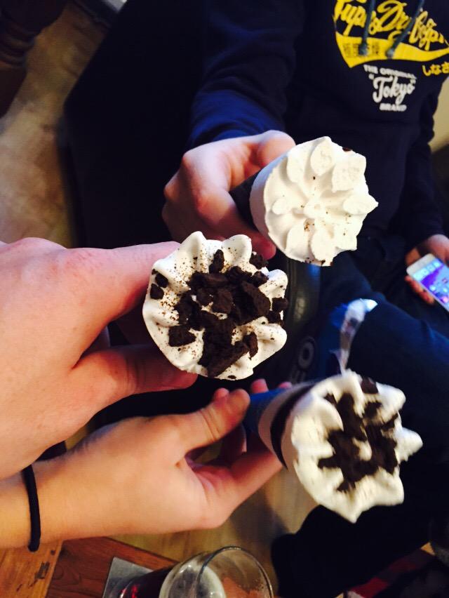 AlexanderPantry's tweet photo. @Oreo where is my topping on this ice cream? #whereismytopping #icantfindit #itsnotinthebox #thatisthebestbit http://t.co/05sZ8FWE9U