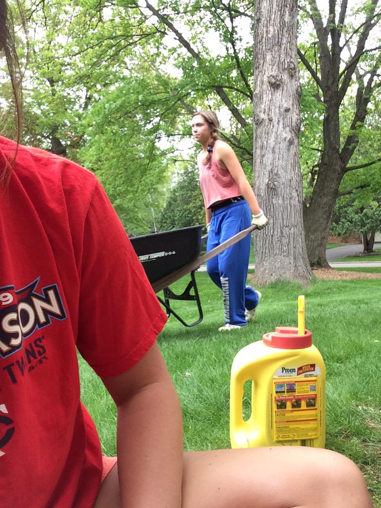 If you think all girls do the day of prom is get ready, you're mistaken @drosseb9