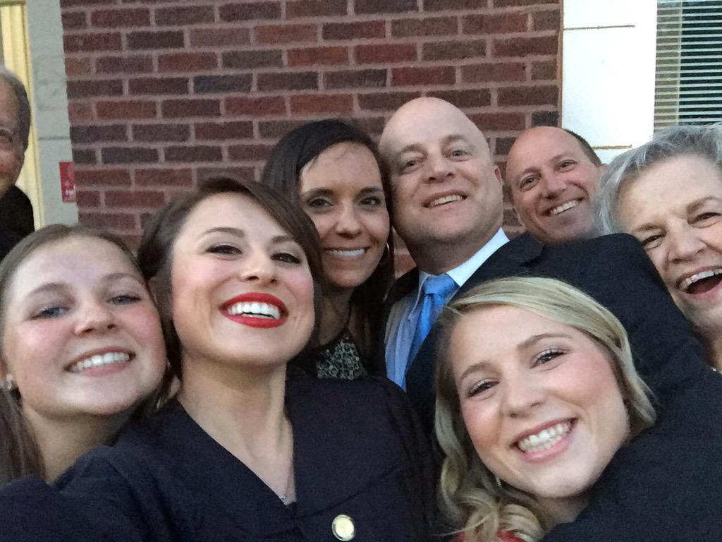 EvannShelton's tweet photo. Shelton family selfie😎 http://t.co/IZpw9rngxx
