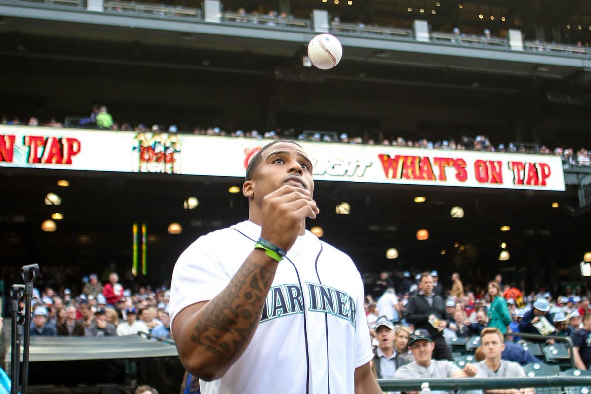 Seahawks's tweet photo. ICYMI @Bwagz54 tossed the first pitch at last night's @Mariners game: [http://t.co/5RbZfU6jaL] http://t.co/kojsvHQTFr