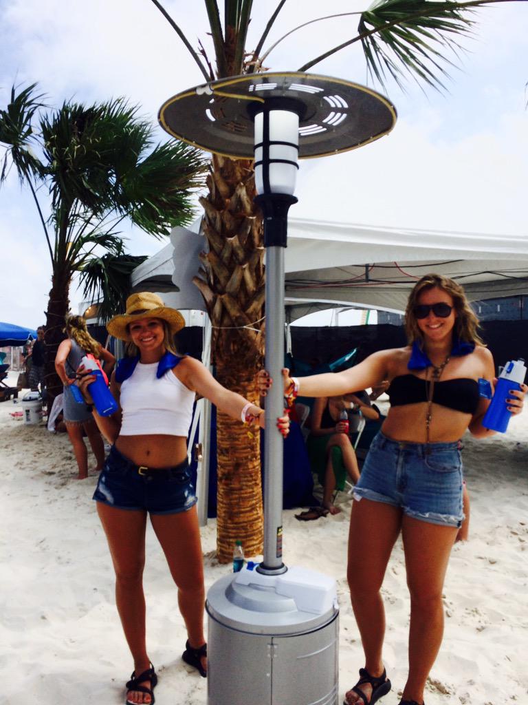 EZ_R2_TOYZ's tweet photo. Good times r happy times! @arcticcove #EssenceofCool @HangoutFest #HanoutChillout
#ArcticCove #HomeDepot http://t.co/dn3k5S6HFw