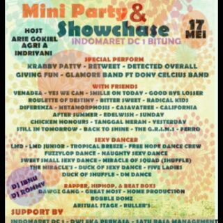 DetectedOverall's tweet photo. Parade Sirkus Rubah hari ini 17mei 2015 di DC Indomart Bitung yaa. Jgn terlambat, krn kita main sore loh. See yaaa ;) http://t.co/9hPgpp596x