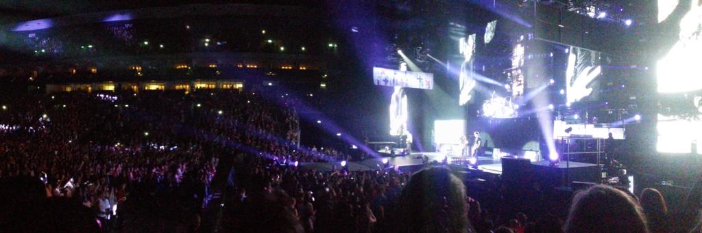 clirwoodmings's tweet image. That's my favorite picture I took today🙈 
Thanks again @5SOS 💕
#ROWYSOTour #ROWYSOBerlin