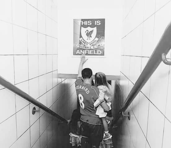F1L1P34's tweet photo. Premier league won't be the same without Steve G..RESPECT big man.Respect from a Chelsea fan 😞😞😞 #ThanksStevie http://t.co/COvRNxG5gX