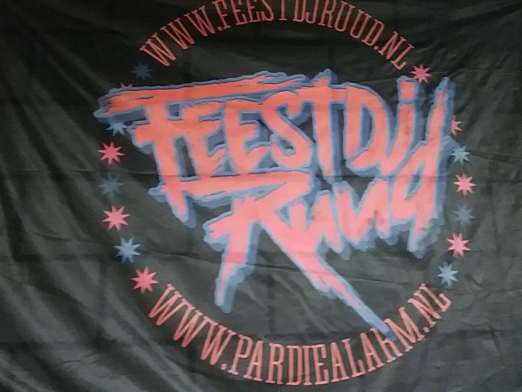 teunvb1998's tweet photo. @FeestDJRuud altijd feest! http://t.co/aKYnNFs3Si