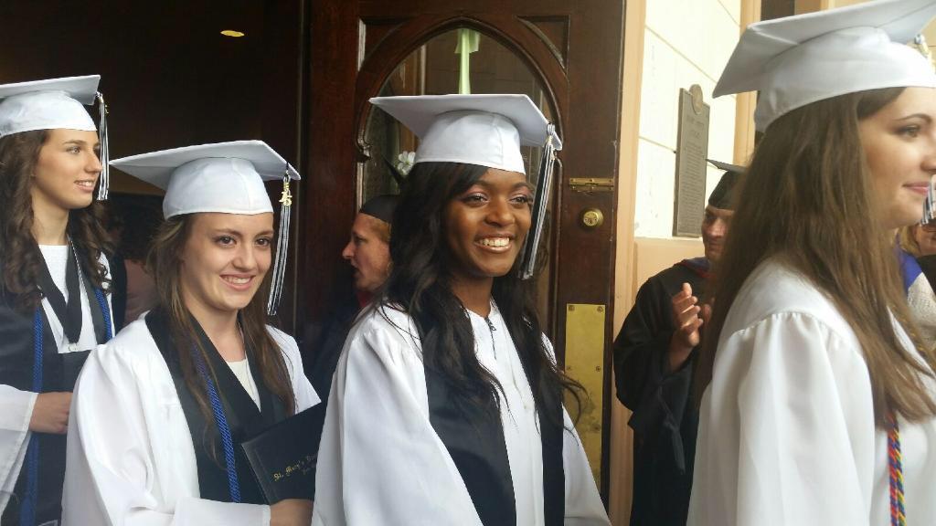 chhe_'s tweet image. I graduated today #classof2015 #MomIDidThisForYou #FirstGenerationStudent #2k15 #CumLaudeGraduate