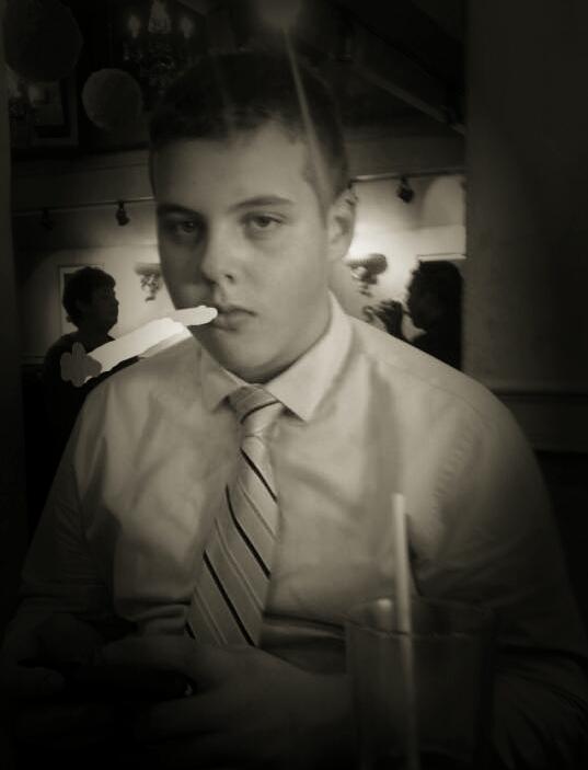TheDirtySquatch's tweet photo. "Day and night
The lonely stoner seems to free his mind at night
He's all alone, some things will never change" http://t.co/UJPcPCtUHq