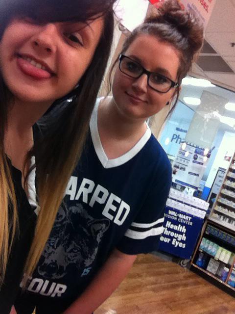 QueeNephiee's tweet photo. Went shopping at the St. Matthews Mall, left Kansi, heading to the drive in for some movies. Great day. ✔️🍜🍱🍢 http://t.co/Y15qY6Ub5T