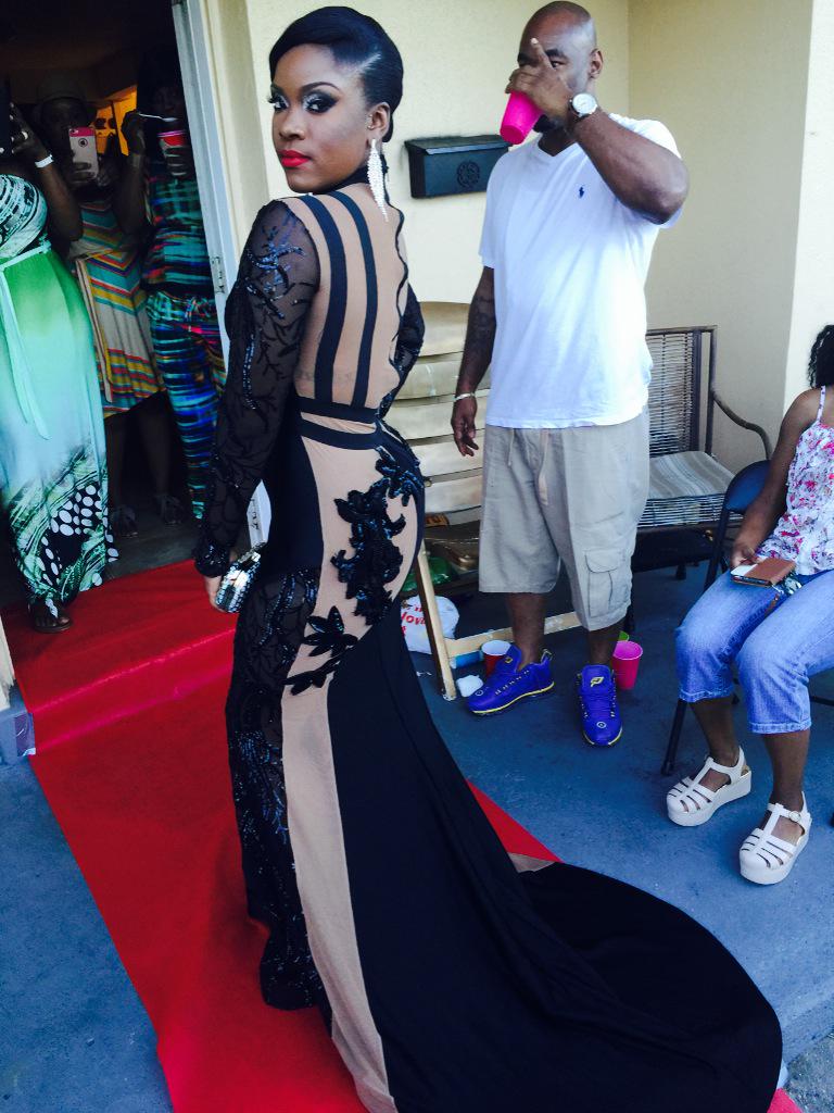 Minkaholic_'s tweet photo. Slay on my ownπΈπ #MiramarProm2015 http://t.co/e0IU0Y5He0