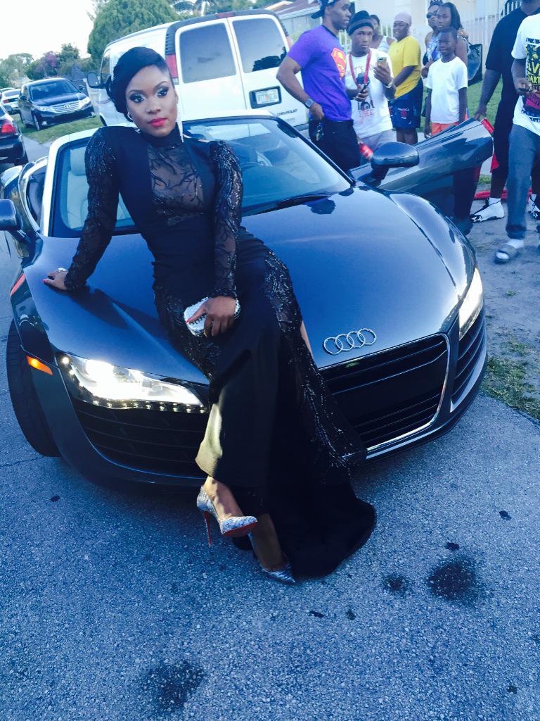 Minkaholic_'s tweet photo. Slay on my ownπΈπ #MiramarProm2015 http://t.co/e0IU0Y5He0