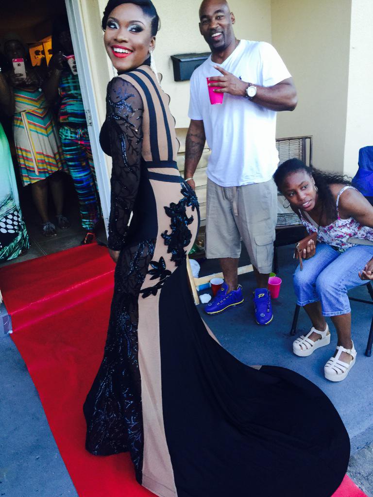 Minkaholic_'s tweet photo. Slay on my ownπΈπ #MiramarProm2015 http://t.co/e0IU0Y5He0