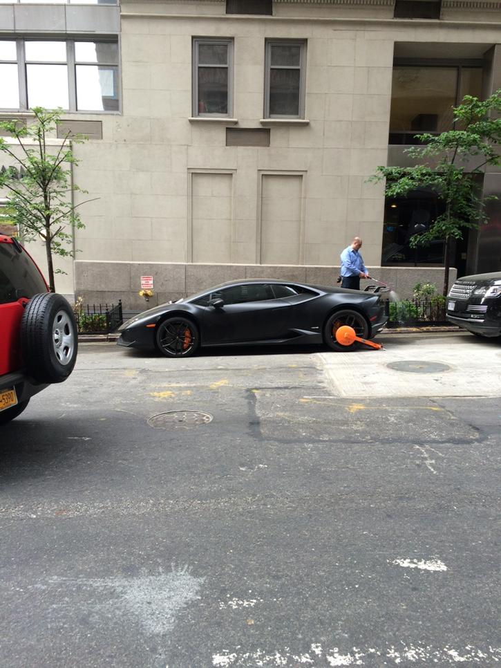 Ballin outta control. And those rims ... showstoppers!!