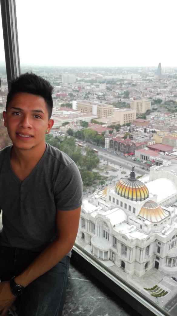 luigdavid41's tweet photo. Aquí casual en la Torre latino jeje XD http://t.co/9mzidPcYfh