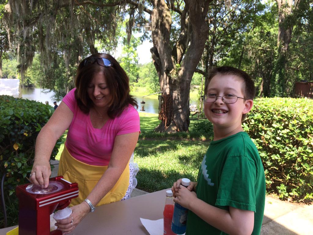 MidlandMini's tweet image. The snow cones at the yard sale were the most popular!