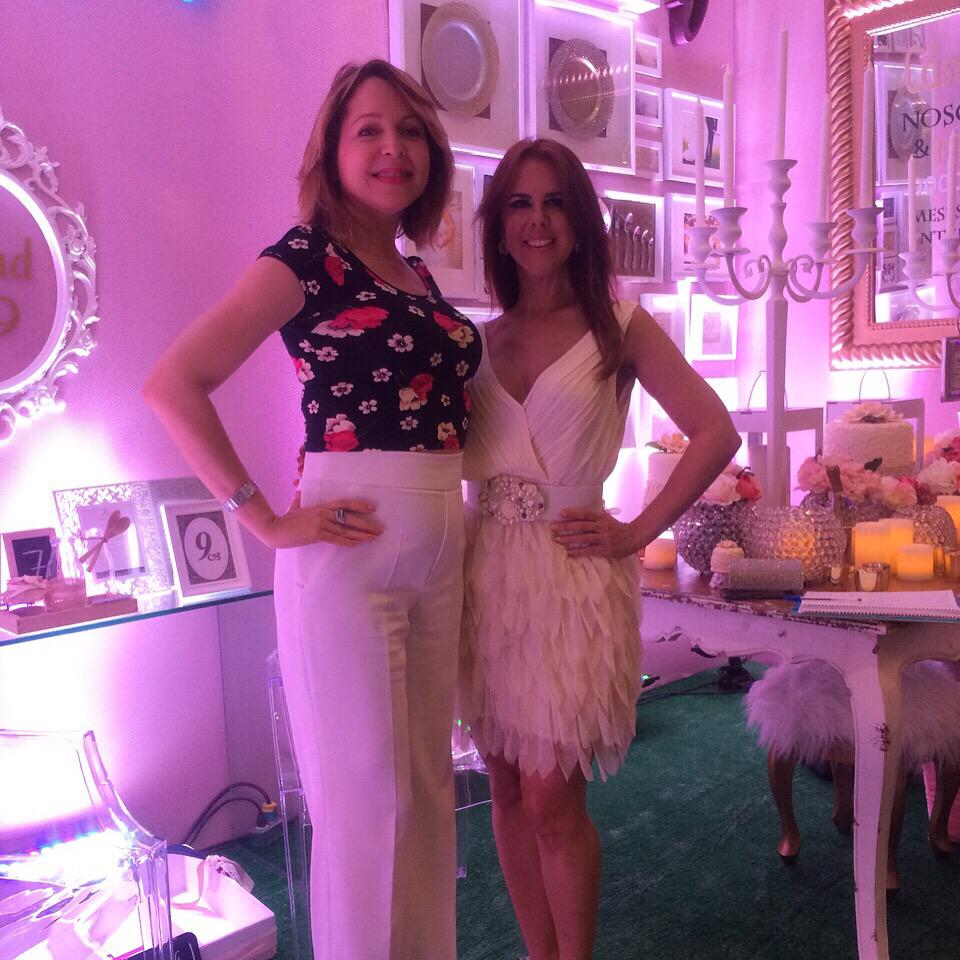 DE_wedding's tweet photo. @ingridgomeztv visitando nuestro stand en compañia de @zayenkam nuestra CEO, en @RDBridalWeek    #RDBridalWeek2015 http://t.co/SZdC2gQNG5