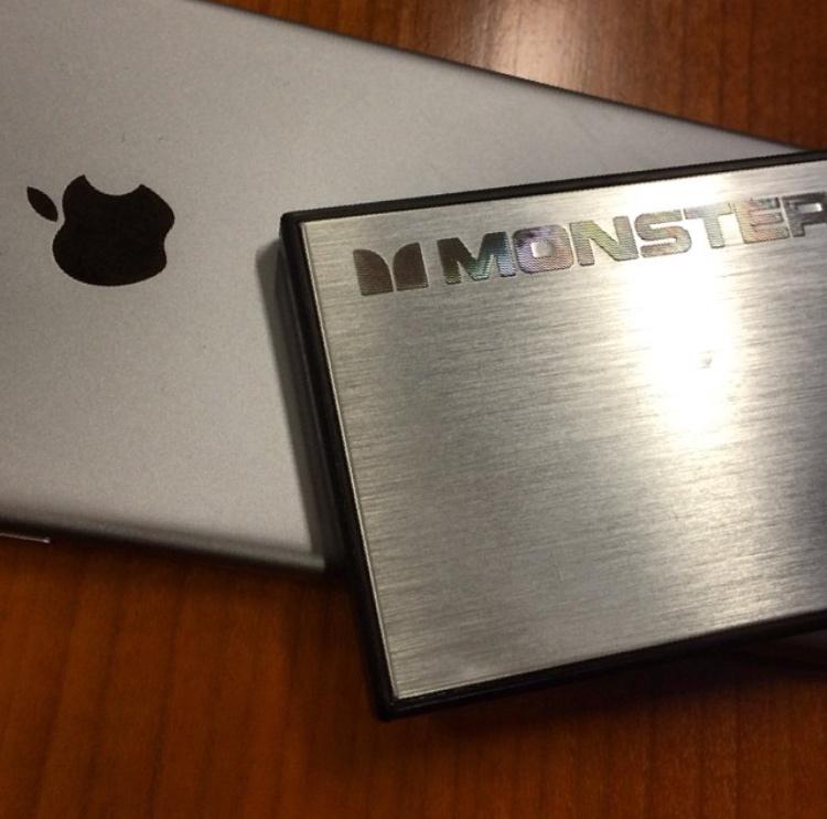 MonsterProducts's tweet photo. Have your phone #StayON with #MonsterPowercard!
Available @BestBuy: http://t.co/RR1bqA4zm5
#RockInRioUSA http://t.co/DLkZs5wshd