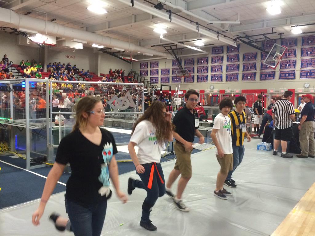 AcesHigh176's tweet photo. @dag0620 and @AliBessette dancing at #omgcsc @RedHeadedStacey @rosierobotics #omgrobots http://t.co/37nTAccrU9