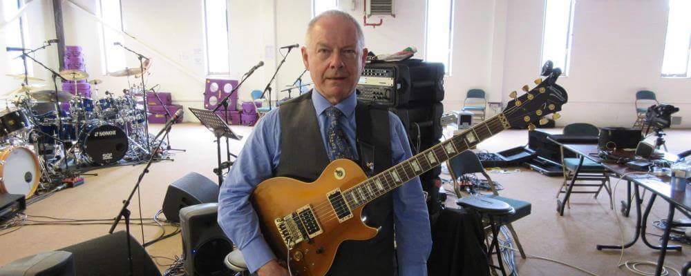 Happy birthday Mr. Robert Fripp (69 today) 