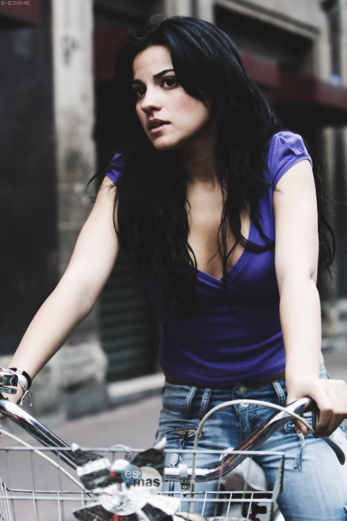 Perronitosmai_'s tweet photo. Evolución actoral de Maite Perroni http://t.co/zevEe3PK9v http://t.co/KhvGKTseGz