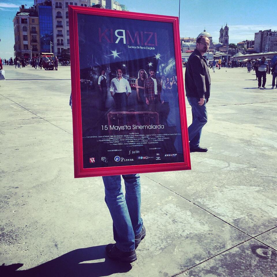 #KırmızıSinemalarda Yürüyen Bilboard...  :)
