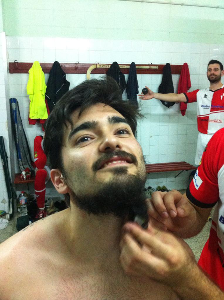 jbadia66's tweet photo. La promesa d @joelmoral99, ascens a #oklliga i afaitar la barba!! El killer en @david2gelma @shummassanet #shomishum http://t.co/Fz7iilyCLF