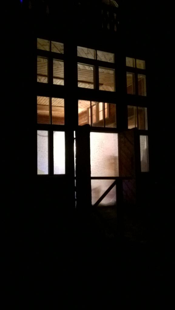 ervinsk's tweet image. Pēdējā šīs #muzejunakts #Vecpiebalga vidusskolas skolēnu ēnu teātra izrāde Saulrietos