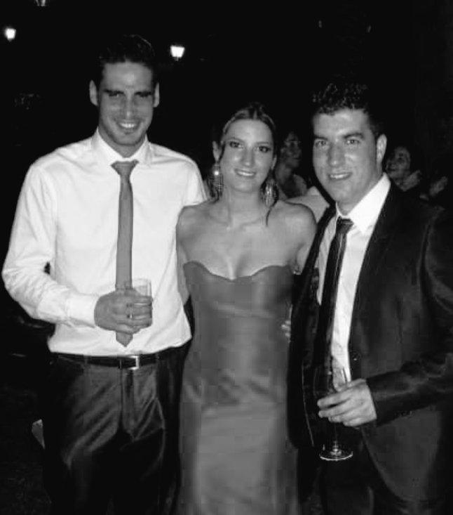 andreahj33's tweet photo. Felicitar a una gran persona y amigo @victieso te deseo lo mejor del mundo, no cambies nunca,  un beso enorme guapo http://t.co/6lFMJeeVlg
