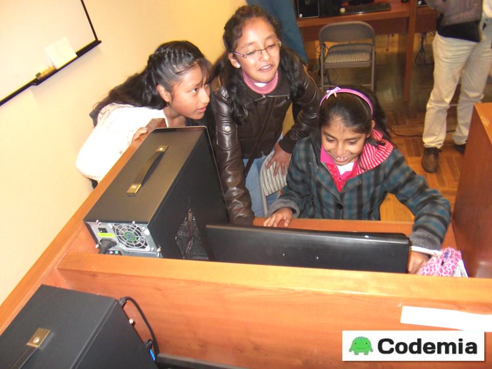 codemiabolivia's tweet image. La sesión estuvo espectacular, las niñas becadas por #Hivos se divierten mientras aprenden #ProgramaciónVisual