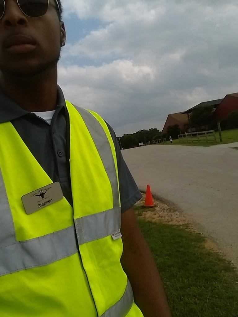 S_Lewinskii's tweet photo. This parking life chose me, I didnt choose it. #CircleRRanch http://t.co/gPp8jcNwU8