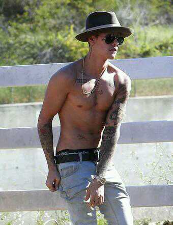 bieberbatmo's tweet image. If i see this kid on the streets while im driving i jump out of the car ..... for real just look at him