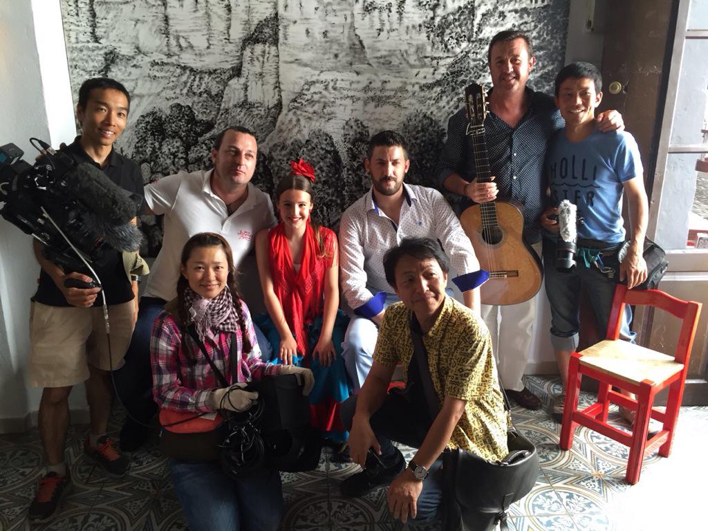 alcaldejluis's tweet photo. 'La Salaita' y taberna Jóvenes Flamencos, objetivos de un reportaje para Tv japonesa. Arte y promoción de Arcos. http://t.co/Q6Sesig2aN