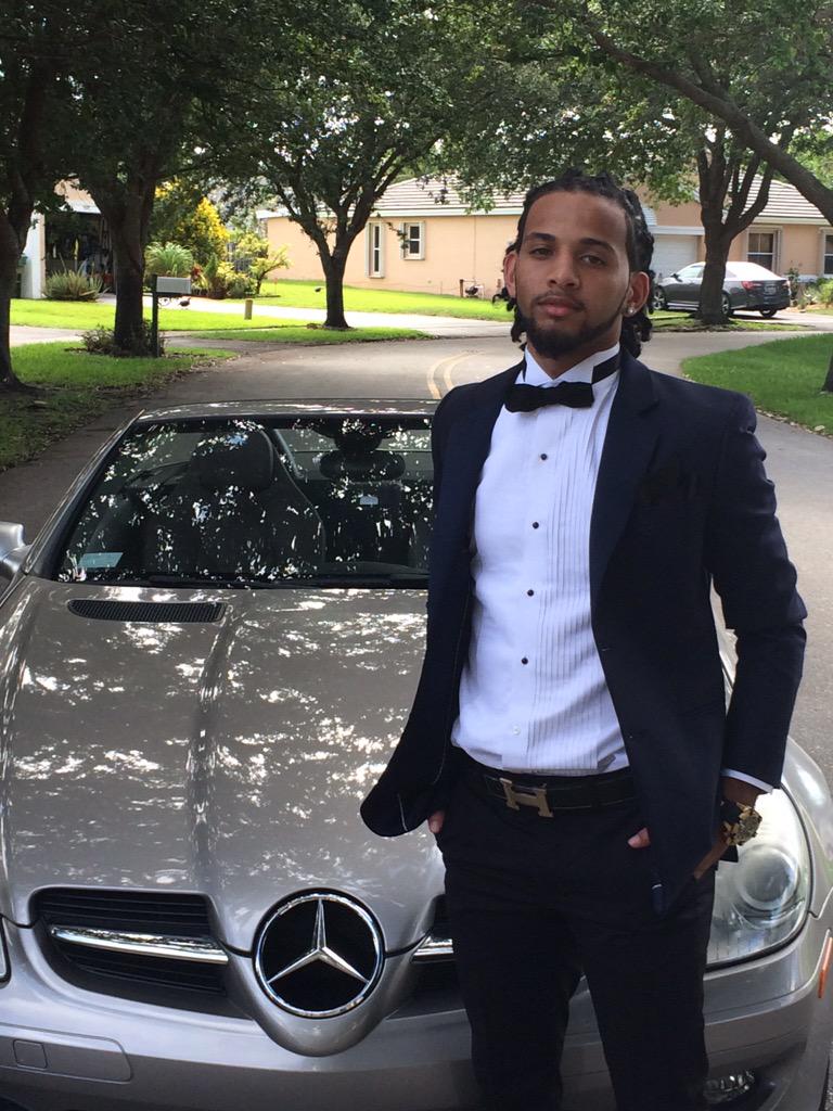 JustJohnTW's tweet photo. #MiramarProm2k15 i wish somebody would dare me 💥 http://t.co/HYHeNxb9cb