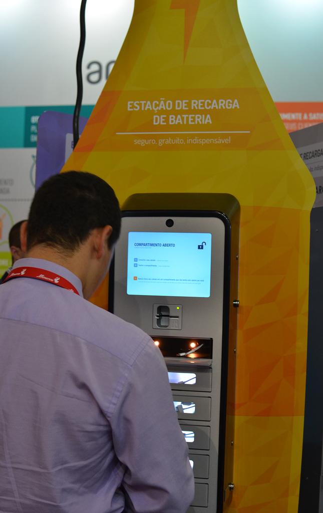 brightboxcharge's tweet photo. Today @ #NRAShow last week #APAS South America grocery chain show Brightbox is #CRM #Polling #SecureCharging #Revenue http://t.co/4LbEZQDdcb