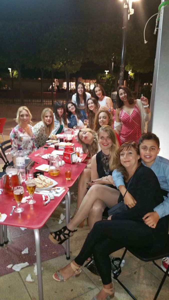 cristinawoww's tweet photo. De PreCumple con mis niñas ! Muchas gracias a todas por todas las sorpresas de hoy, sois únicas os quiero mucho 👸💜 http://t.co/0zEPxnQwok