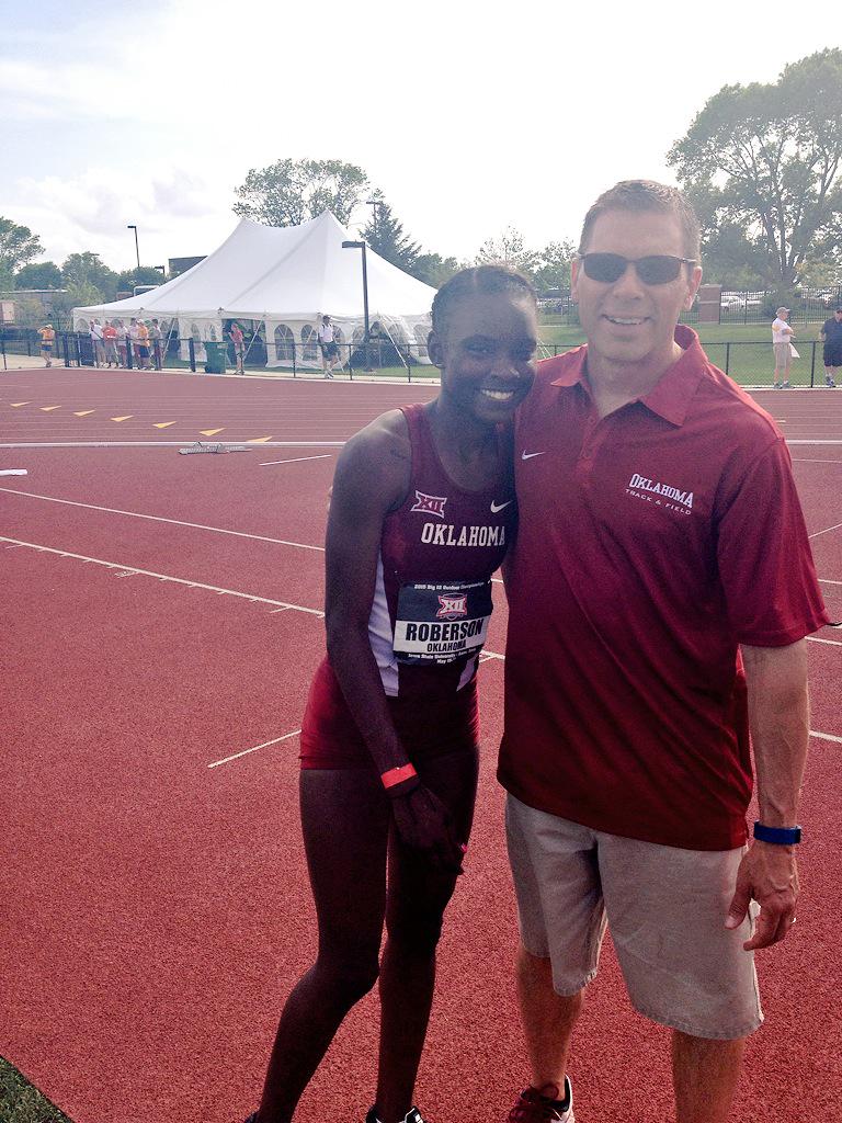 OU_Track's tweet image. @CoachKevinTyler shows Daye Shon some love after her big race! #SoonerProud #Big12TFchamp