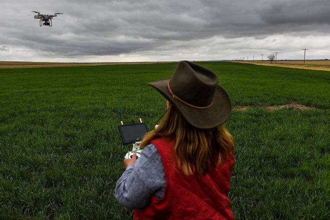 droneanalyst's tweet photo. Farmers Flying Drones May Soon Be Given Clearance | NY Times http://t.co/J8iBZ7ywW7 #drones #precisionag http://t.co/XEssFUH0aw