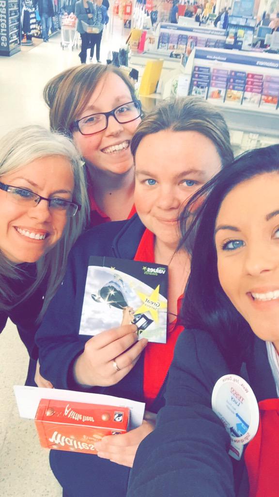 LucyMorganx's tweet photo. Lots of service selfies at Bedworth today #serviceselfie #makingmomentsmatter @dawn7603 @rsaidha1 @DaniiScrimshire http://t.co/F3WGcUHd9j