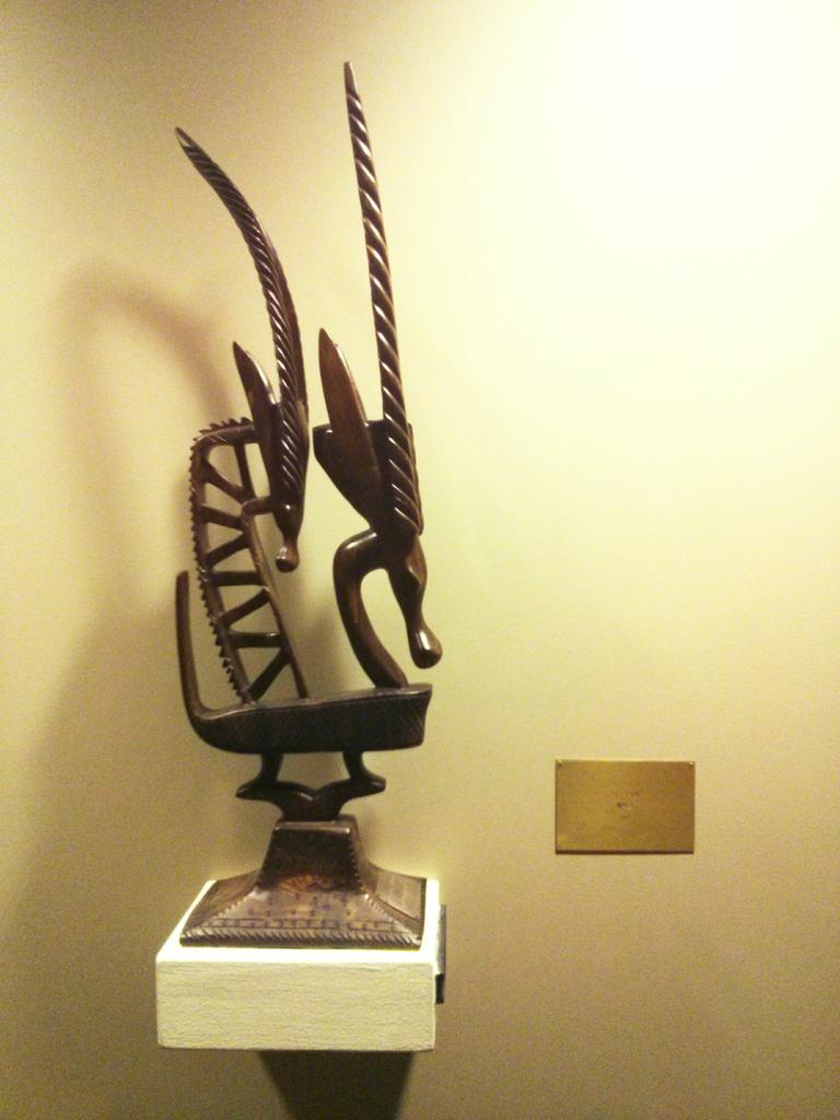 James_A_Doyle's tweet photo. Another #UNdetails shout-out to @YaelleBiro! Gift from Mali: headdress, comp w/@metmuseum ex. http://t.co/Kvn02BYiLT http://t.co/ddxSTsRje6