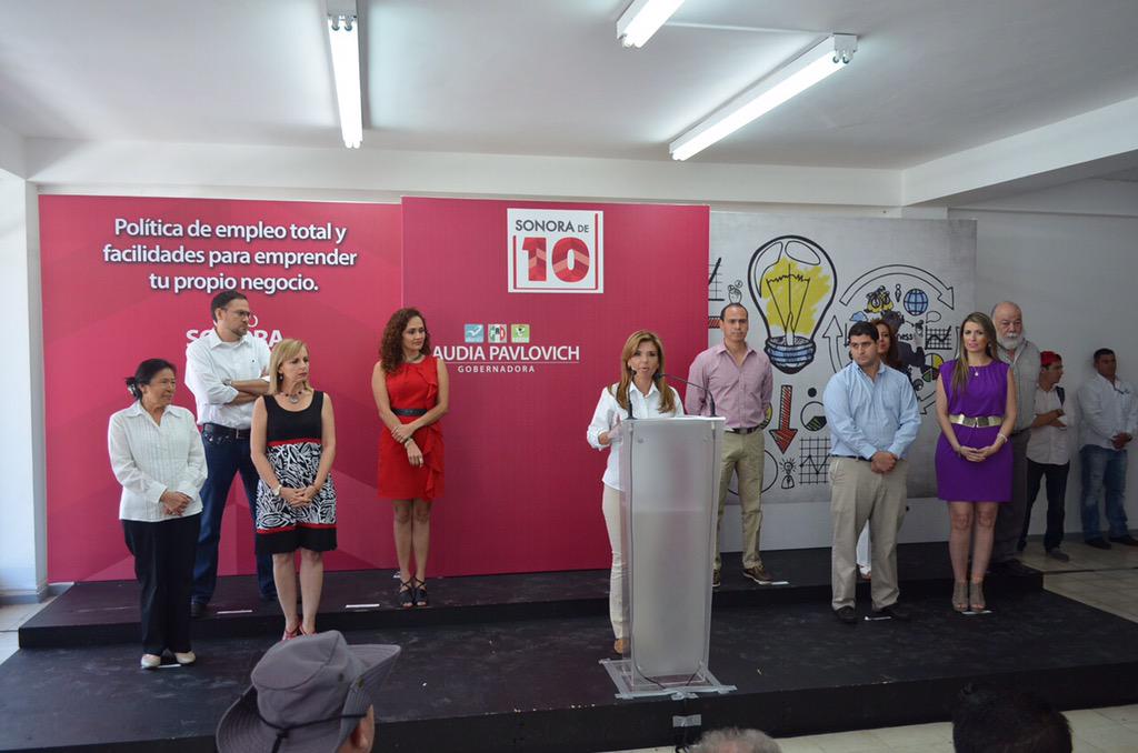 ClaudiaPavlovic's tweet photo. Me comprometí ante observadores ciudadanos, a una política de empleo total y facilidades para emprender negocios http://t.co/Ea6xMmpC67