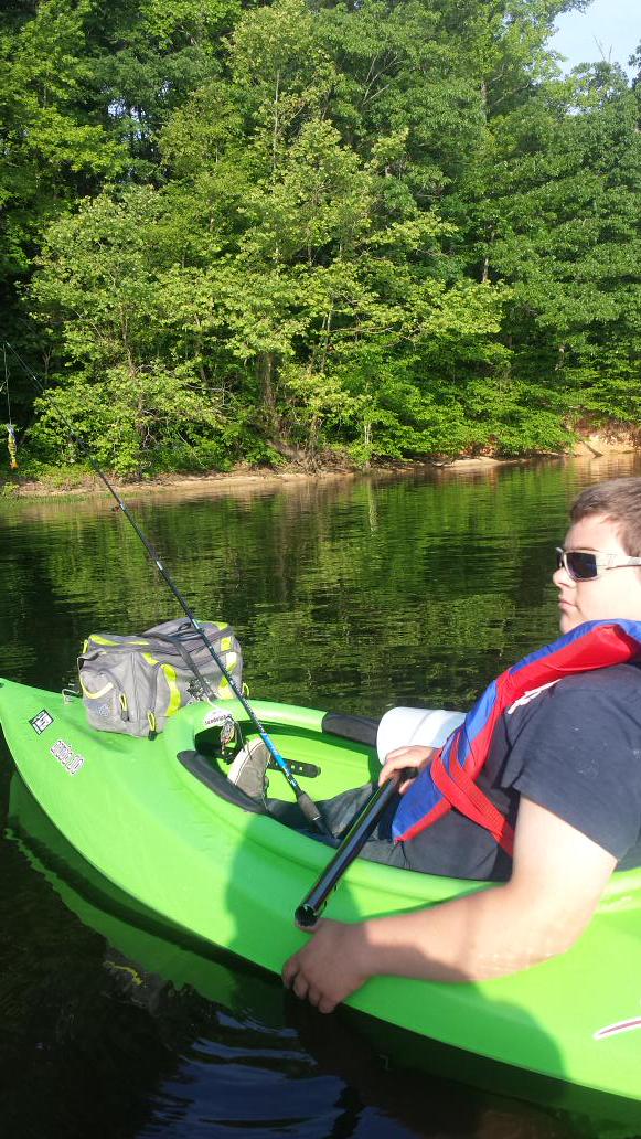 RobertDraper8's tweet photo. Great day on the lake with my youngest son! #kayakfishing http://t.co/juGMbsPweO