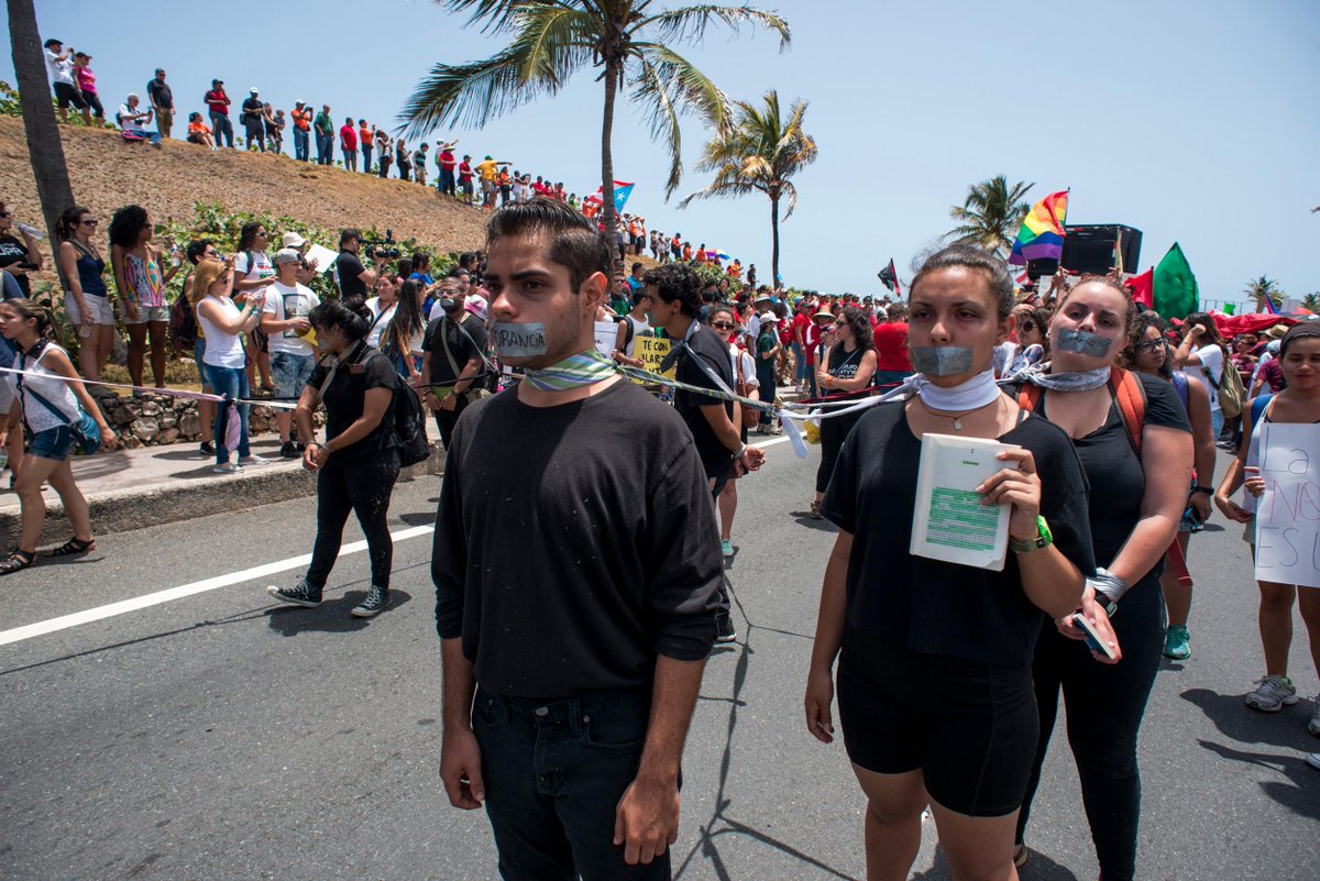 ireneopezzo's tweet image. The photos of the massive students protest in Puerto Rico by  @alexdiazrod @vicenews bit.ly/1HktkX7