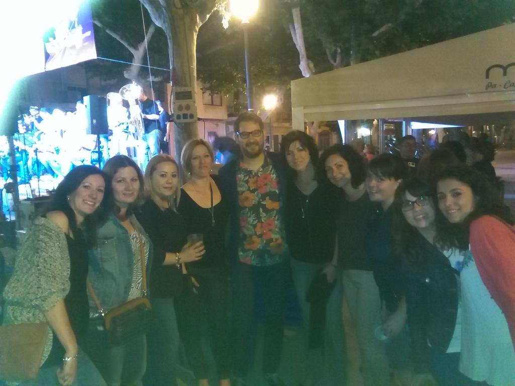 Silviarosalen's tweet photo. Amb @EugeniAlemany en #Carcaixent http://t.co/jWD9pkVBLR
